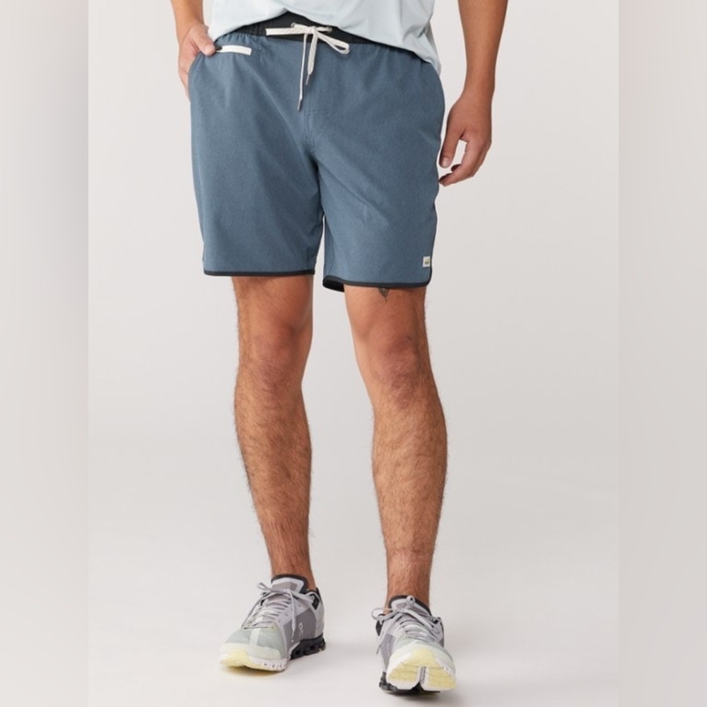 Vuori Banks Men's 7.5" Inseam Azure Blue Linen Texture Athletic Gym Shorts